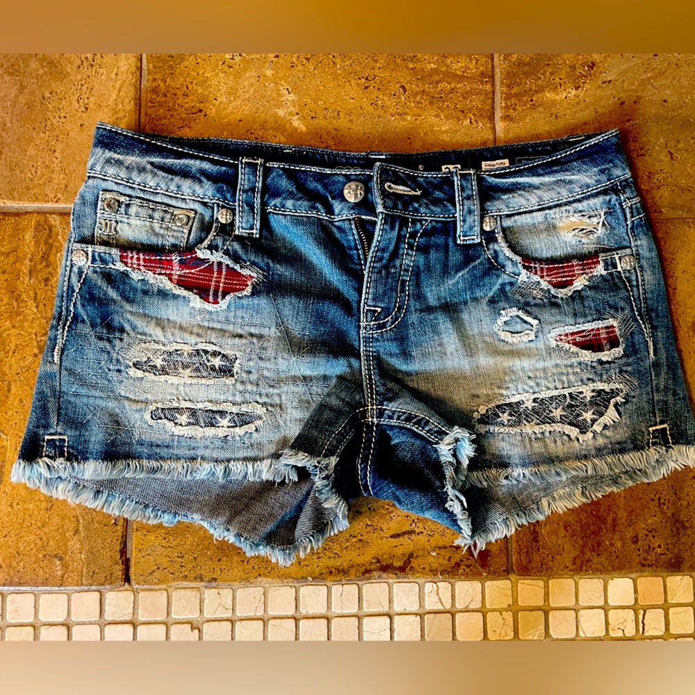 Size 28 Miss Me Jean shorts